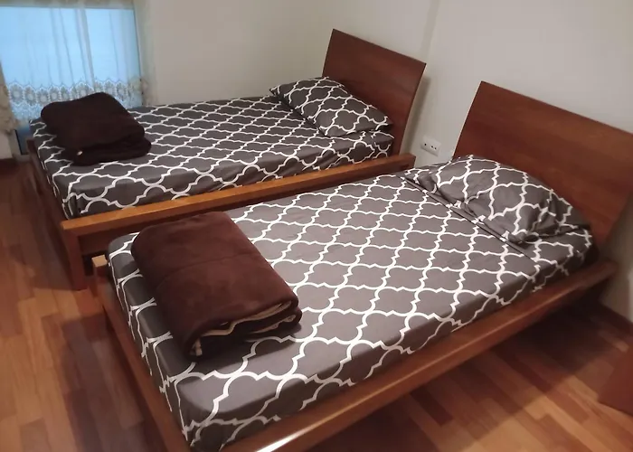 Costa Funchal, Santa Cruz, Private Hostel